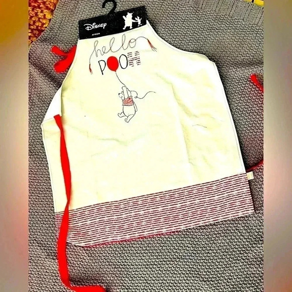 Disney Winnie the Pooh apron fits one side it’s adjustable - Picture 2 of 4